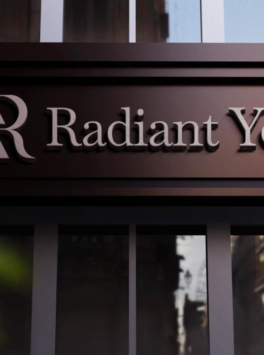 logo_mockup_with_silver_effect_6